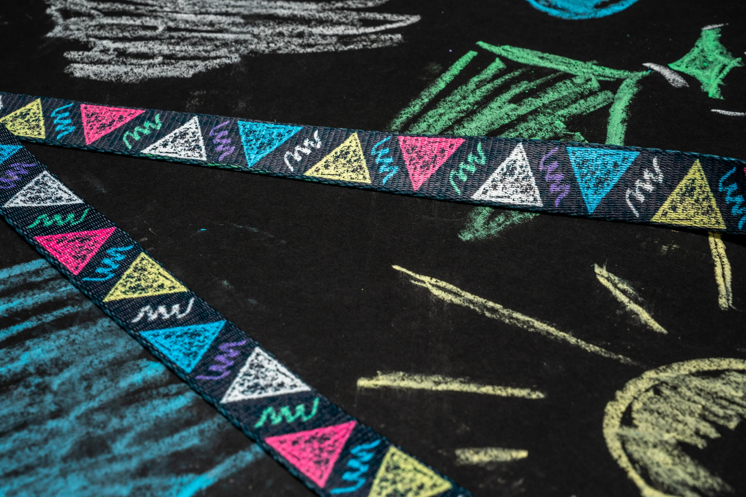 Chalk Art desenli, neopren tutamaçlı Frenchie Comfort Leash