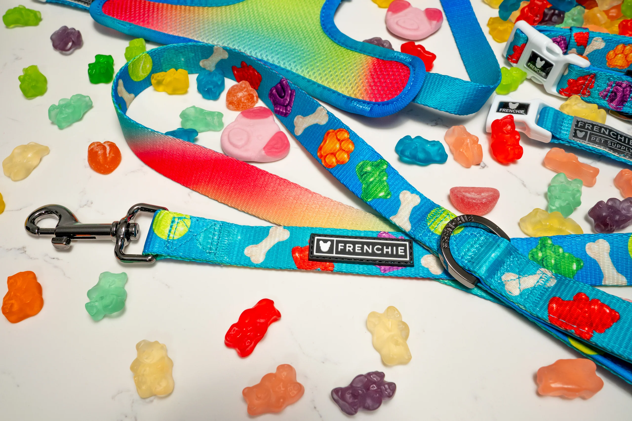 Frenchie Comfort Leash dengan Motif Gummies dan Pegangan Neoprene